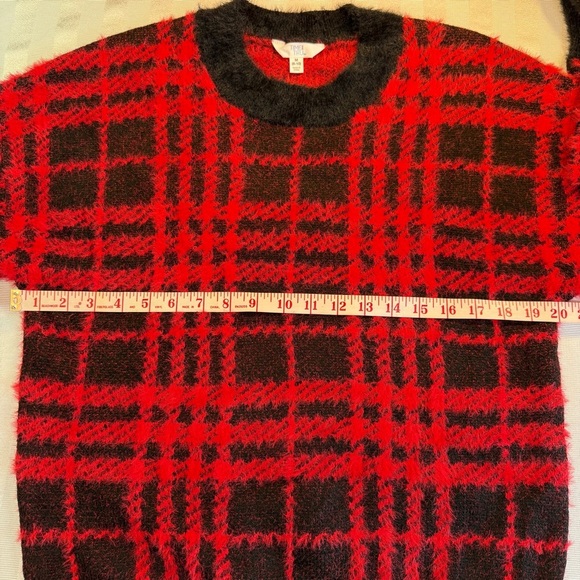 Time and Tru Plaid Sweater Size M (8-10) Red Black Soft Eyelash NWT Holiday - Picture 2 of 12